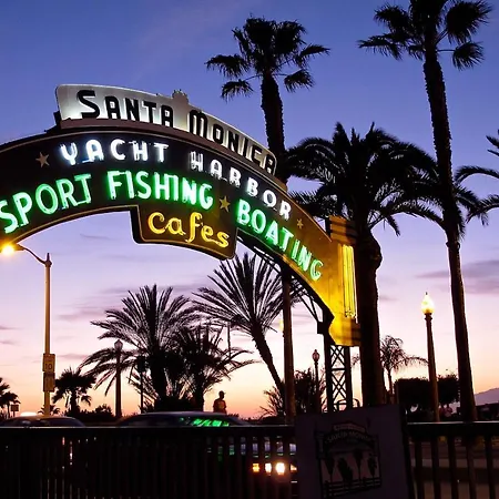 Sea & Sky 2 Bed Escape Apt In Santa Monica With Free Parking